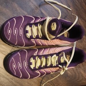 Nike Women's Purple and Cream Sneakers